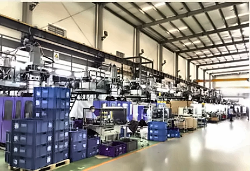 Customer production hall with blow molding machines and blue crates