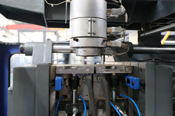 Extrusion die-head and support mechanism