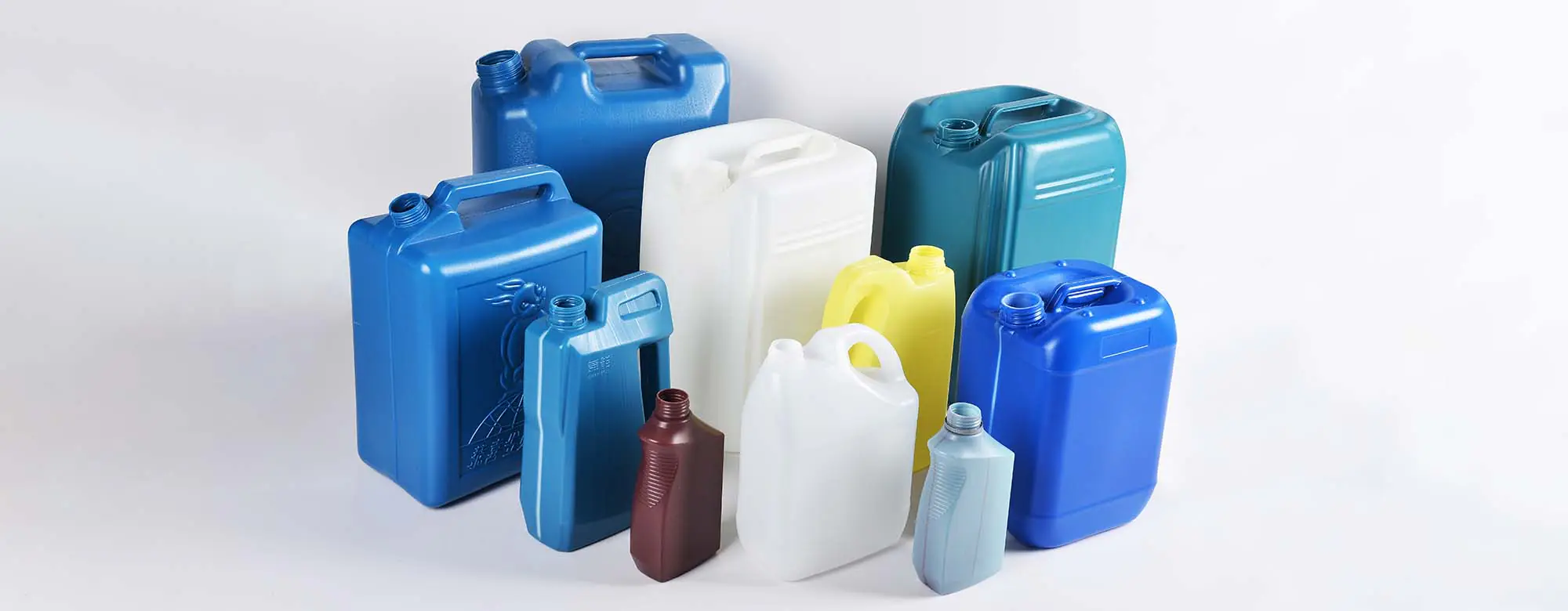 Handled plastic jerry cans in several colors