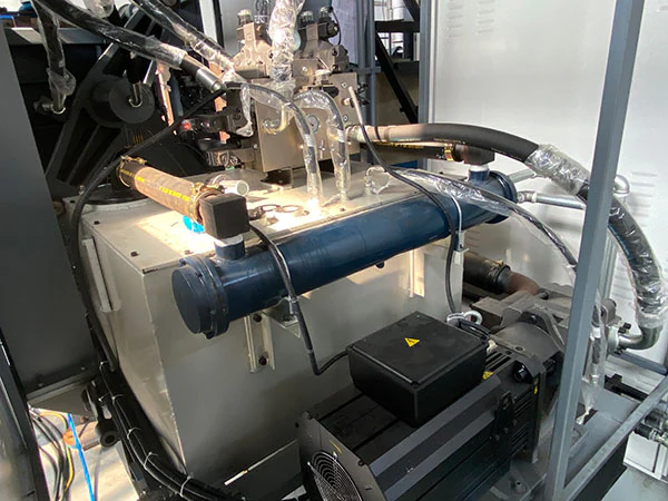 Hydraulic servo pump and motor